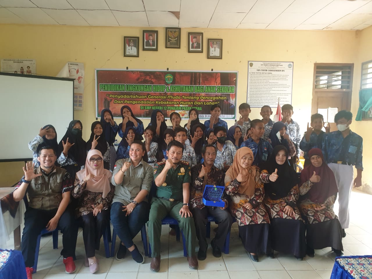 https://dishutkaltim.com/public/admin/images/gambar_berita/1678770649_WhatsApp Image 2023-03-14 at 13.10.35.jpeg